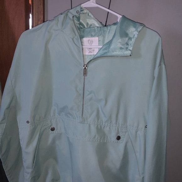 Tilly's Other - wind breaker